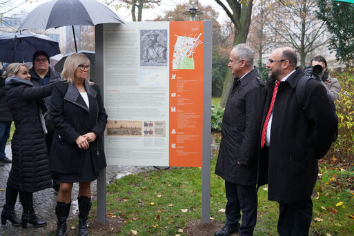 Enthllung der Gedenktafel fr Matthias Flacius © Landeshauptstadt Magdeburg; Sharline Dnow