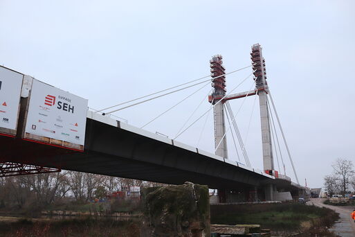 Bild vergrößern: Baufortschritt der Pylonbrücke, 11/22