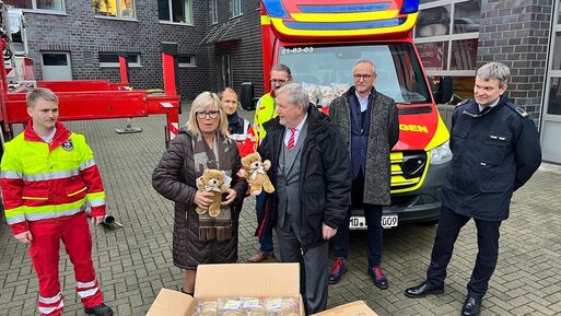 Bild vergrößern: Amt37_Teddyspende 1