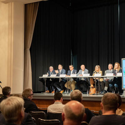 Magdeburgs Alt-Oberbürgermeister Dr. Lutz Trümper moderierte die Veranstaltung