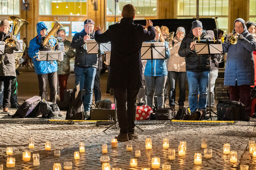 Chöre und Blasinstrumente unterstützen die Gesänge für ein tolerantes Magdeburg © Landeshauptstadt Magdeburg, Sharline Dünow