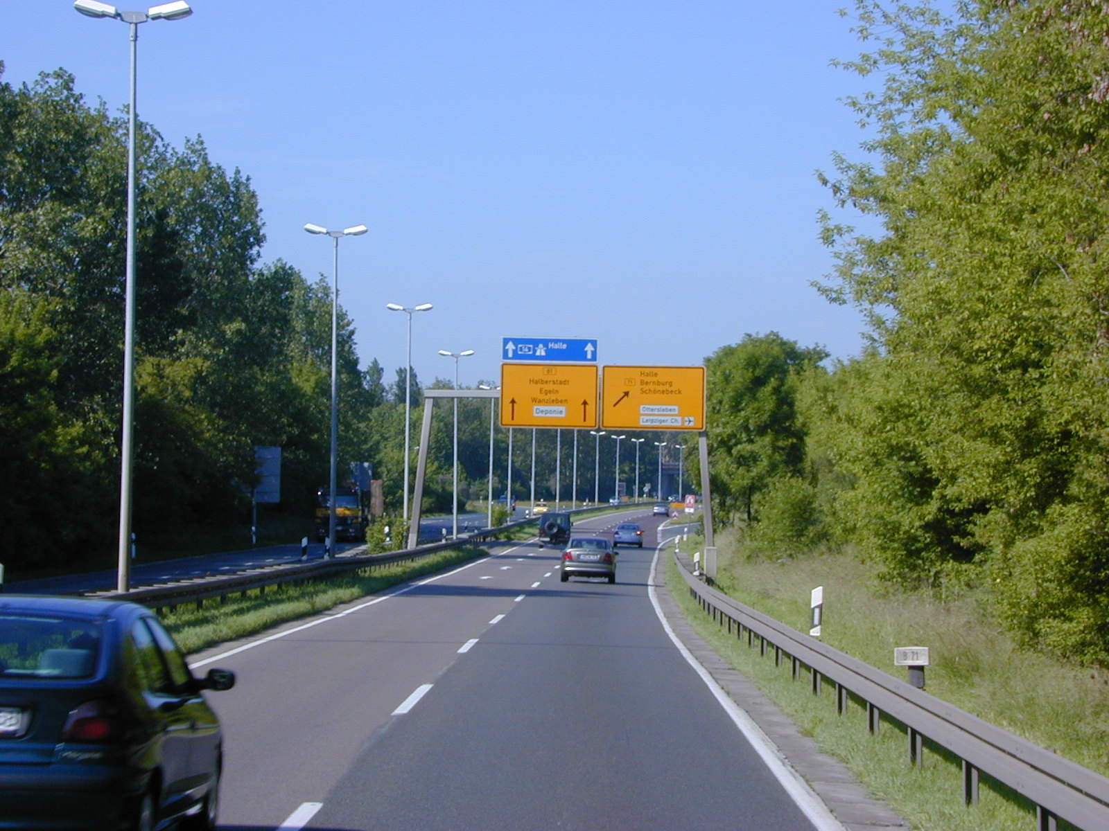 Bild vergrößern: Schilderbrücke