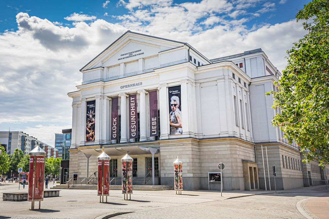 Blick auf das Opernhaus Magdeburg