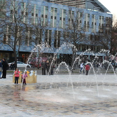 Wasser-Licht-Skulptur auf dem Domplatz