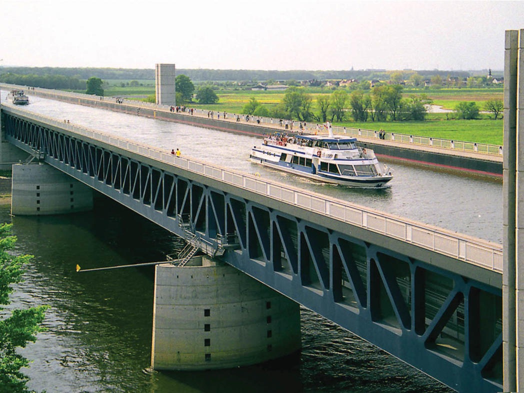 Wasserstraßenkreuz mit Kanalbrücke © Weiße Flotte GmbH (Milan)