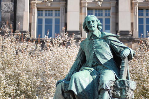 Bild vergrößern: Otto von Guericke Denkmal  LH Magdeburg