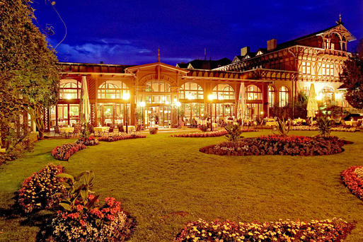 Dorint Herrenkrug Parkhotel Magdeburg: Auenansicht Nacht 