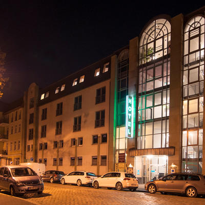 Hotel Stadtfeld - Außenansicht bei Nacht