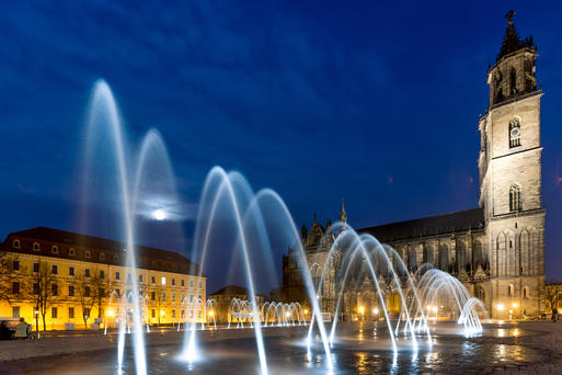 Bild vergrößern: Magdeburger Dom mit Wasserspielen©www.AndreasLander (4)