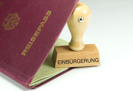 Reisepass mit einem Stempel zur Einbrgerung