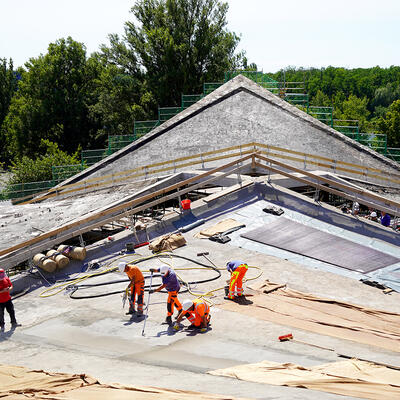 Blick auf die Dacharbeiten - Hyparschale