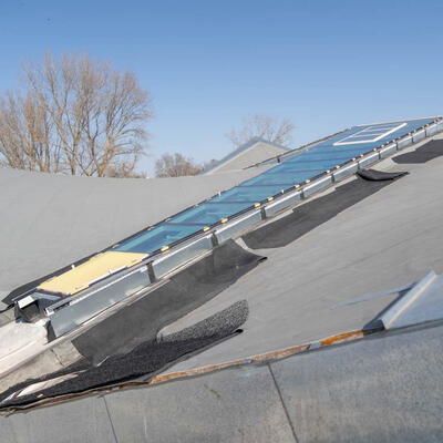 Eingebaute Glaselemente im Dach