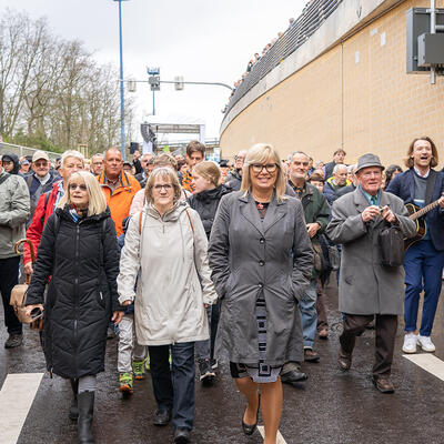 Magdeburgs Oberbürgermeisterin Borris geht durch den neu eröffneten City-Tunnel