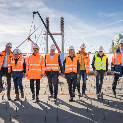 Projektbeteiligte und Politische Gäste zum Lückenschluss Kaiser-Otto-Brücke