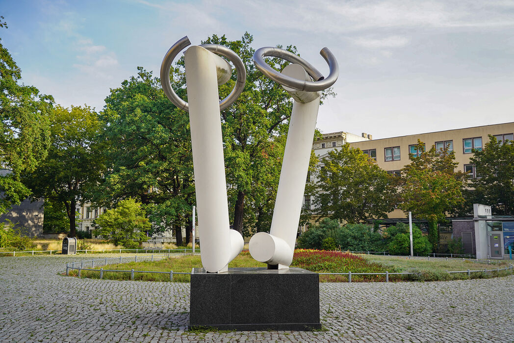 Bild vergrößern: Statue-Vacanz-Friedensplatz©LHMD_Sharline-Dünow
