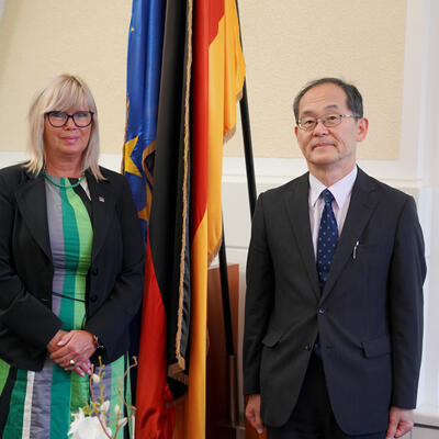 Oberbürgermeisterin Simone Borris und der japanischen Botschafter, S. E. Hidenao Yanagi