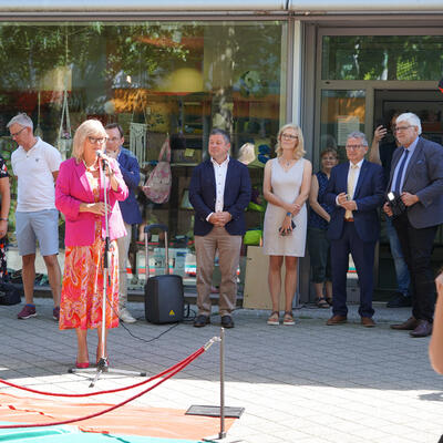 Magdeburgs Oberbürgermeisterin Borris zur SCM-Sports Walk of Fame Enthüllung