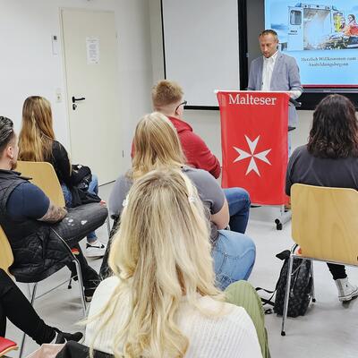 Bild vergrößern: 37_Start NotSan-Ausbildung 2023