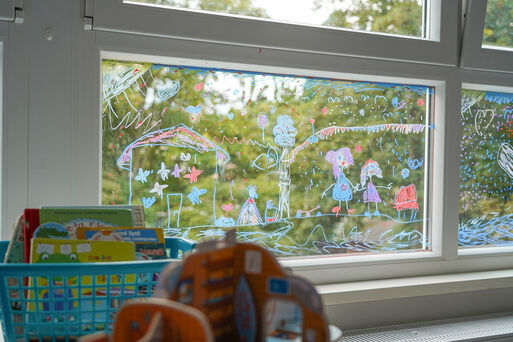 Fenstermalerei in der Kita Fliederhof Magdeburg