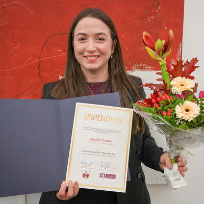 Otto-von-Guericke-Stipendiatin Anxhela Dautaj freut sich über ihr Stipendium.