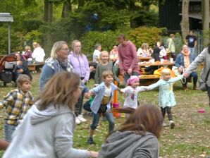 Bild vergrößern: spielende Kinder 2