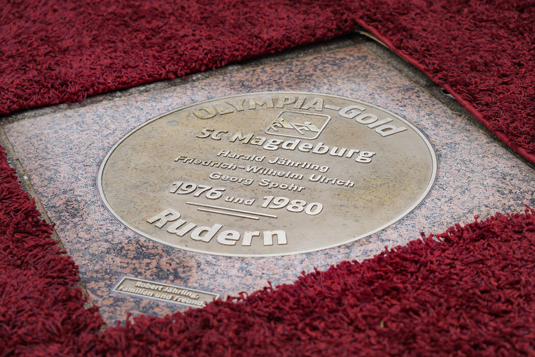 Granit-Bronze-Platte für die drei SCM-Ruderer auf dem "Sports Walk of Fame" 