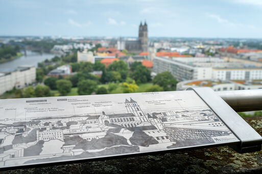 Bild vergrößern: Neue Panoramatafeln auf der Johanniskirche