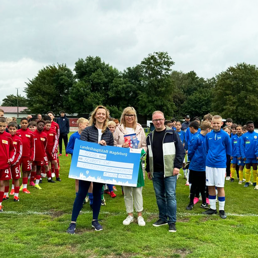 Bild vergrößern: Scheckübergabe Schrote Cup