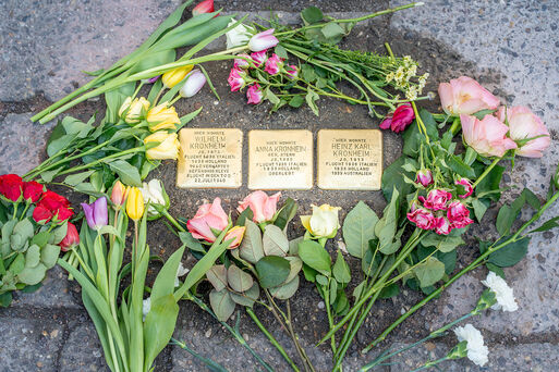 Verlegung des 800. Stolpersteins