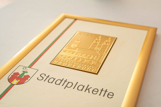 Goldene Stadtplakette