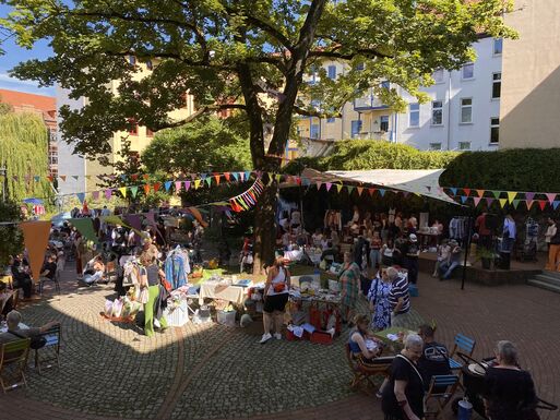 Bild vergrößern: Hofflohmarkt Volksbad Buckau