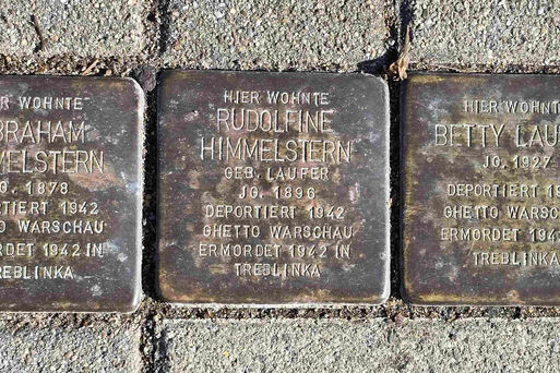 Das Team der Kita Moosmutzel übernimmt die Patenschaft für drei Stolpersteine