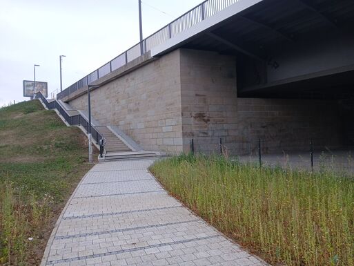 Bild vergrößern: Nördliche Freitreppe an der Strombrücke