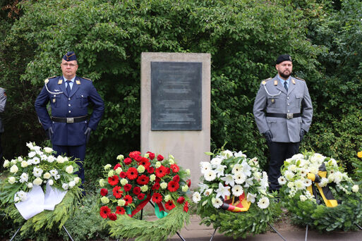 Mahnwache am Magdeburger Henning von Tresckow Denkmal