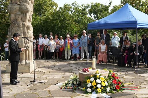 Gesandter der Botschaft von Japan in Deutschland S.E. Kunihiko Kawazu