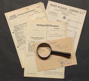 Bild vergrößern: Collage von Versteigerungsakten (M. Gibas)