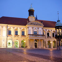 Magdeburger Rathaus in der Abenddämmerung